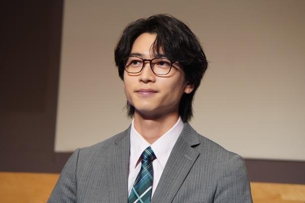 「思い出して泣けてくる」庄司浩平＆森日菜美＆小野晄士朗、海辺でのラストシーンのオフショを公開＜余命3ヶ月のサレ夫＞