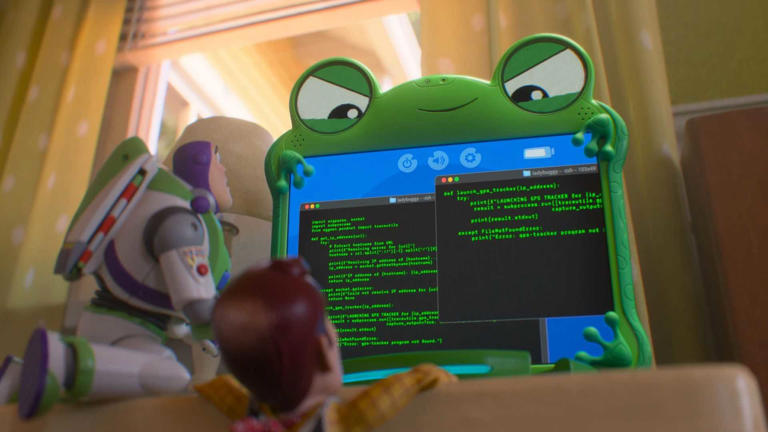 Animação em 3D. Um tablet em formato de sapo com várias telas abertas olha para os brinquedos protagonistas de Toy Story