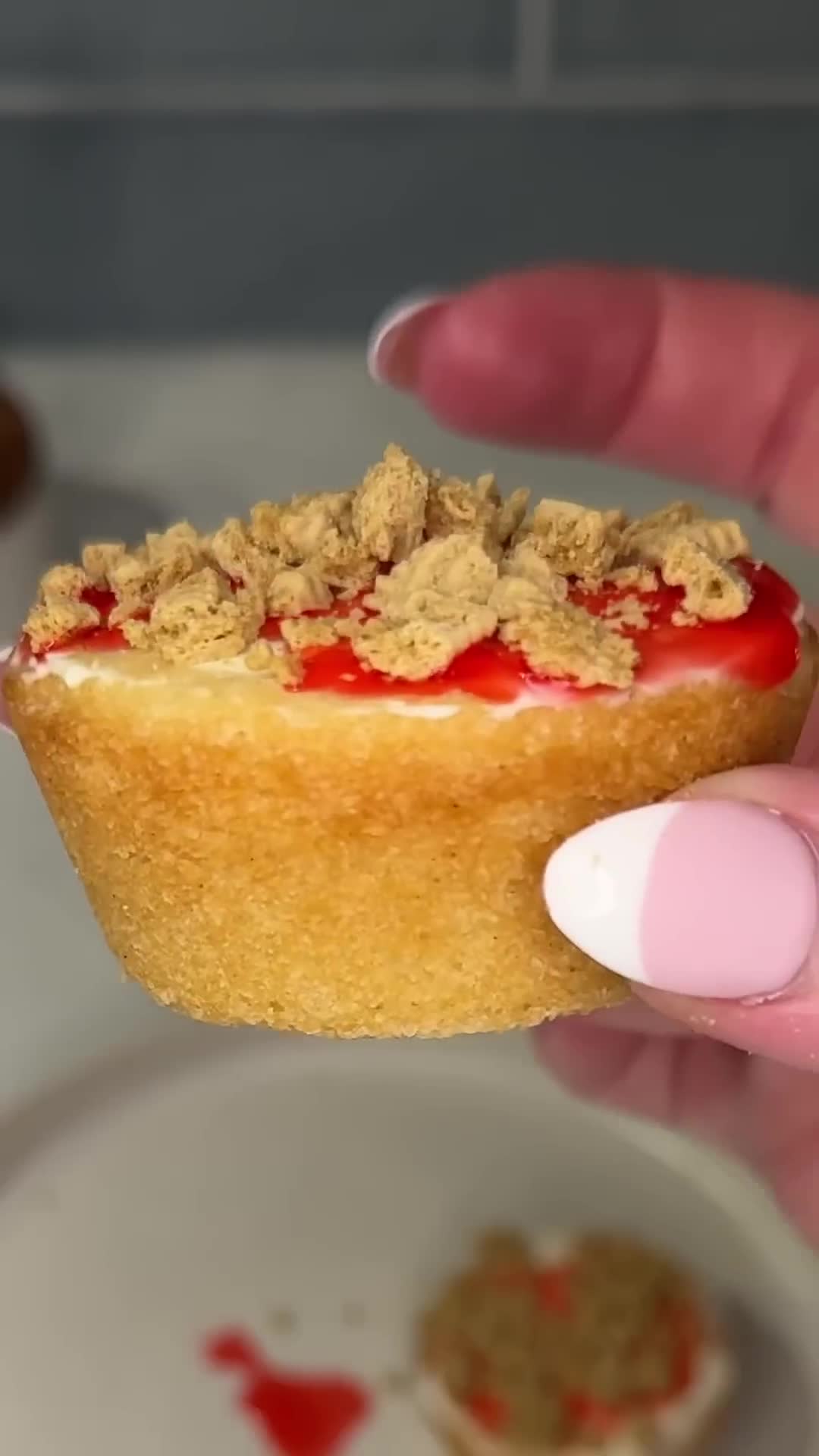 Single-serving cheesecakes swap a cookie shell for the usual crust