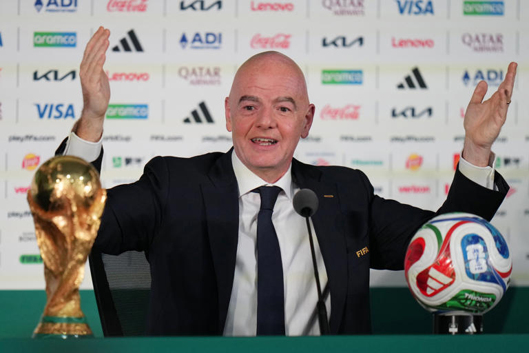 Coupe du monde : déjà 23 000 kilomètres parcourus en jet privé, Gianni Infantino pas fâché avec la pollution