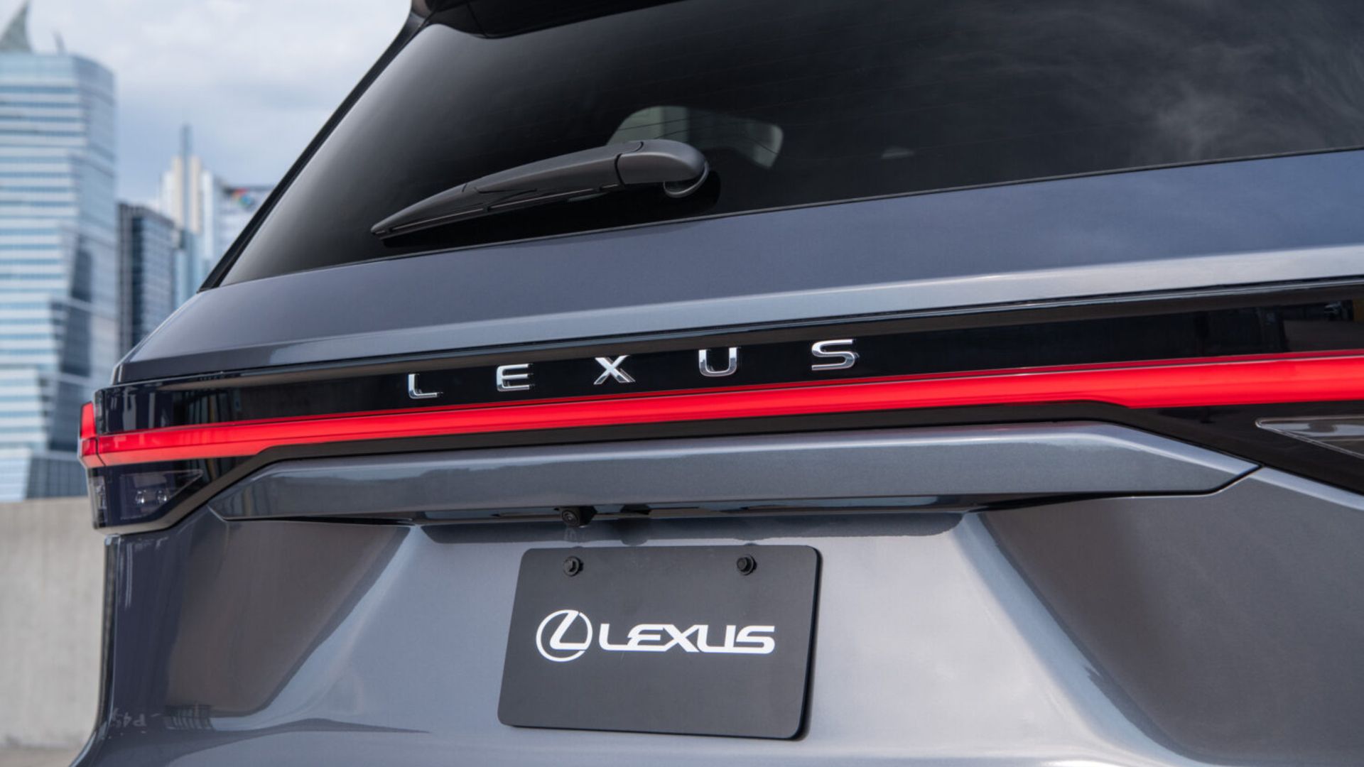 'This isn’t goodbye:' Lexus quietly axes plug-in hybrid 3-row SUV but ...