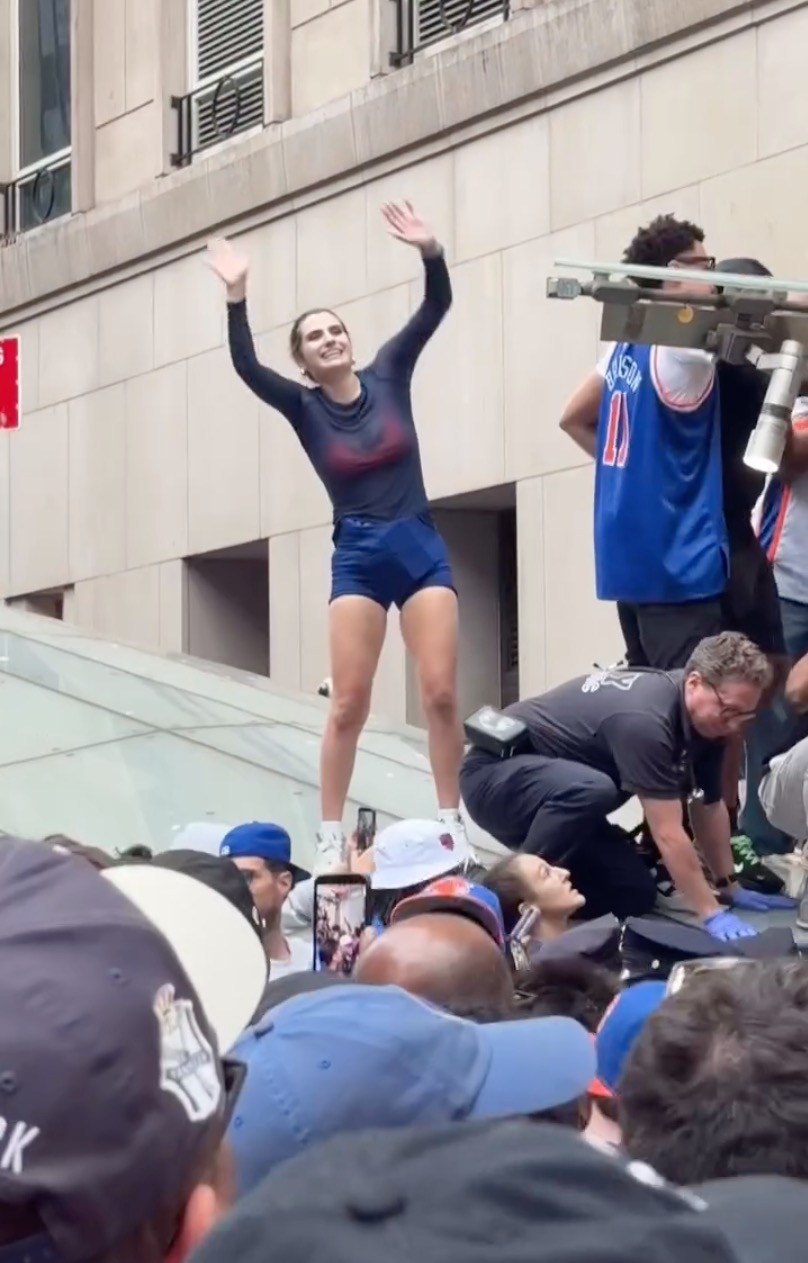 Chaotic moment Knicks fans climb structure to save reveler from ...