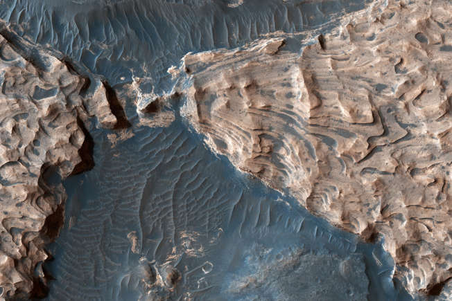 Aram Chaos Crater