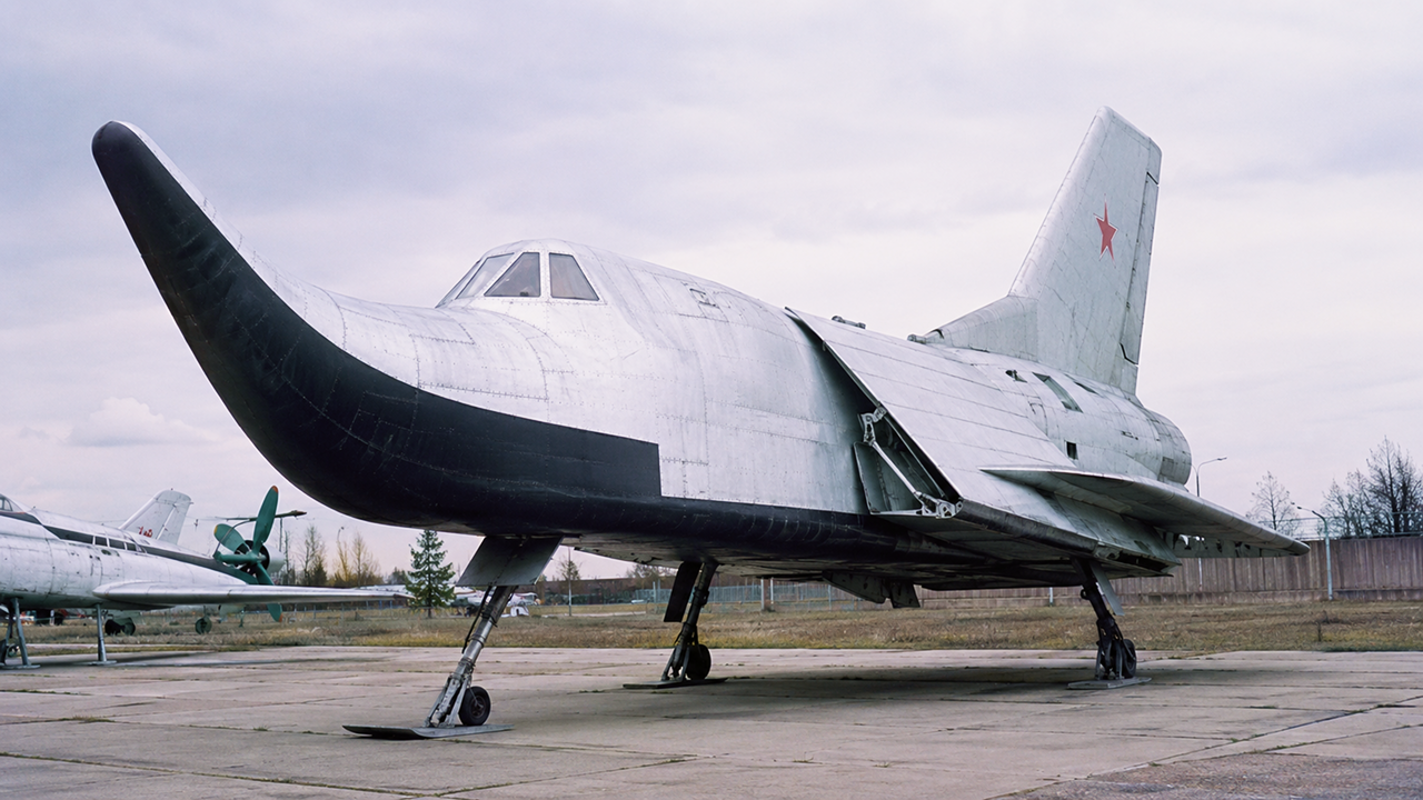 the-soviet-orbital-fighter-and-the-american-x-33-canceled-before-they