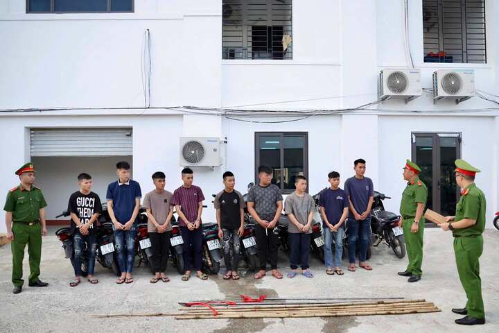 Khởi tố nhóm thanh thiếu niên mang dao kiếm, hẹn hỗn chiến qua TikTok