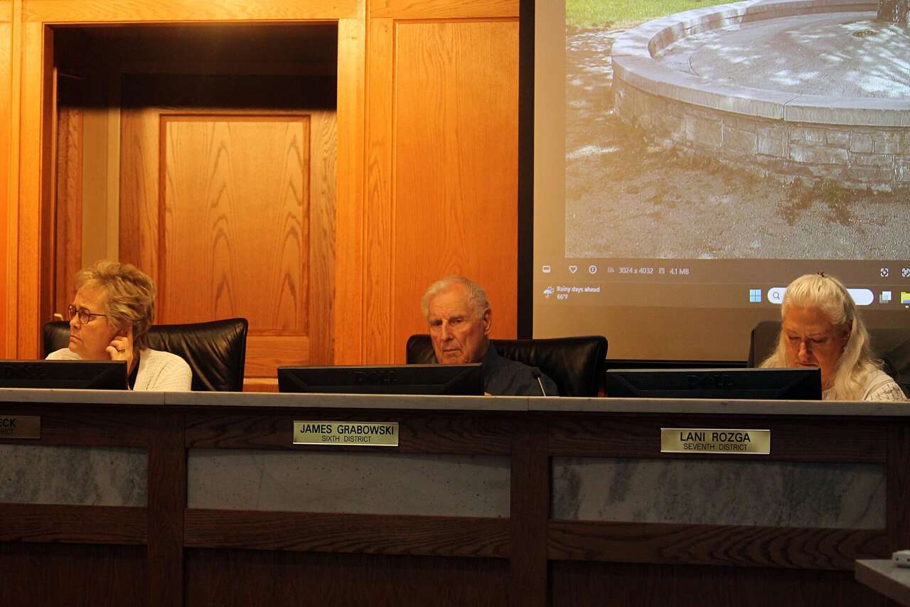 River Street fountain refurbishment OK'd by Manistee City Council