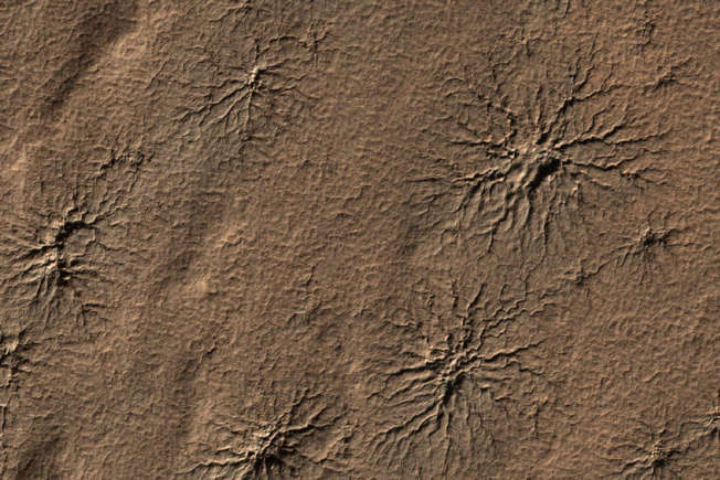 Spider shaped cracks