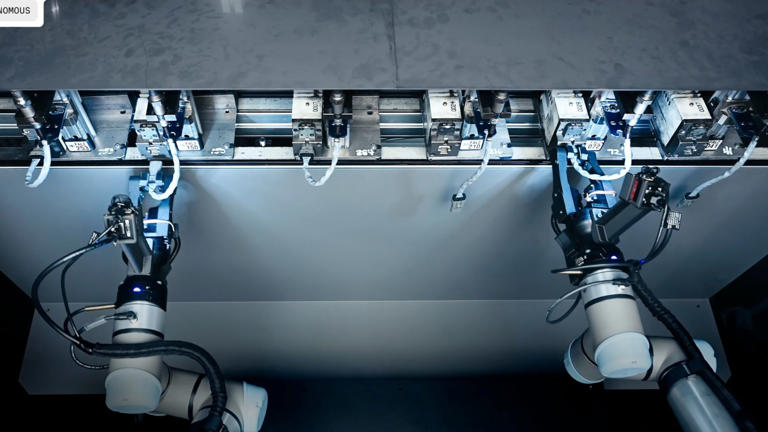 Video: New robotic system achieves 99.5% success in fast auto factory ...