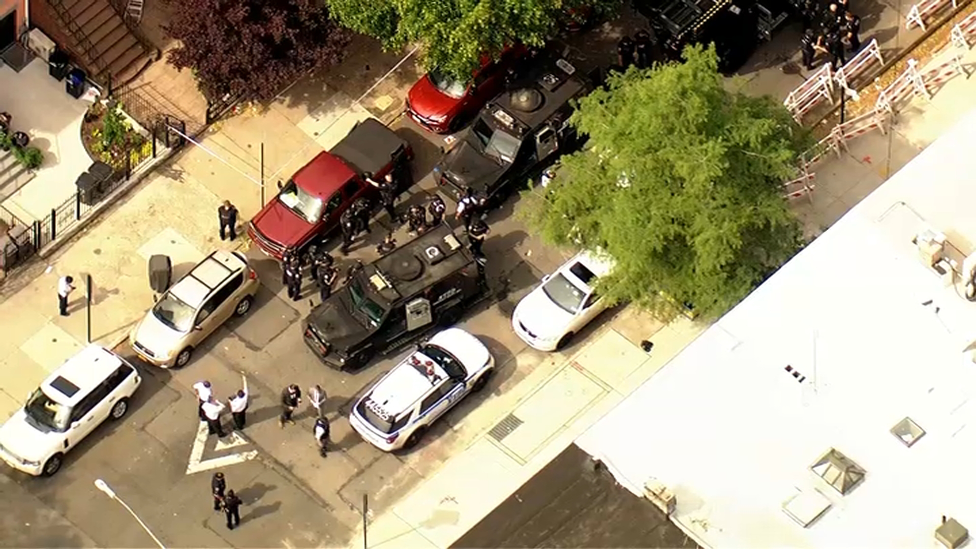 NYPD officer shot in leg by man barricaded inside Brooklyn home: Sources