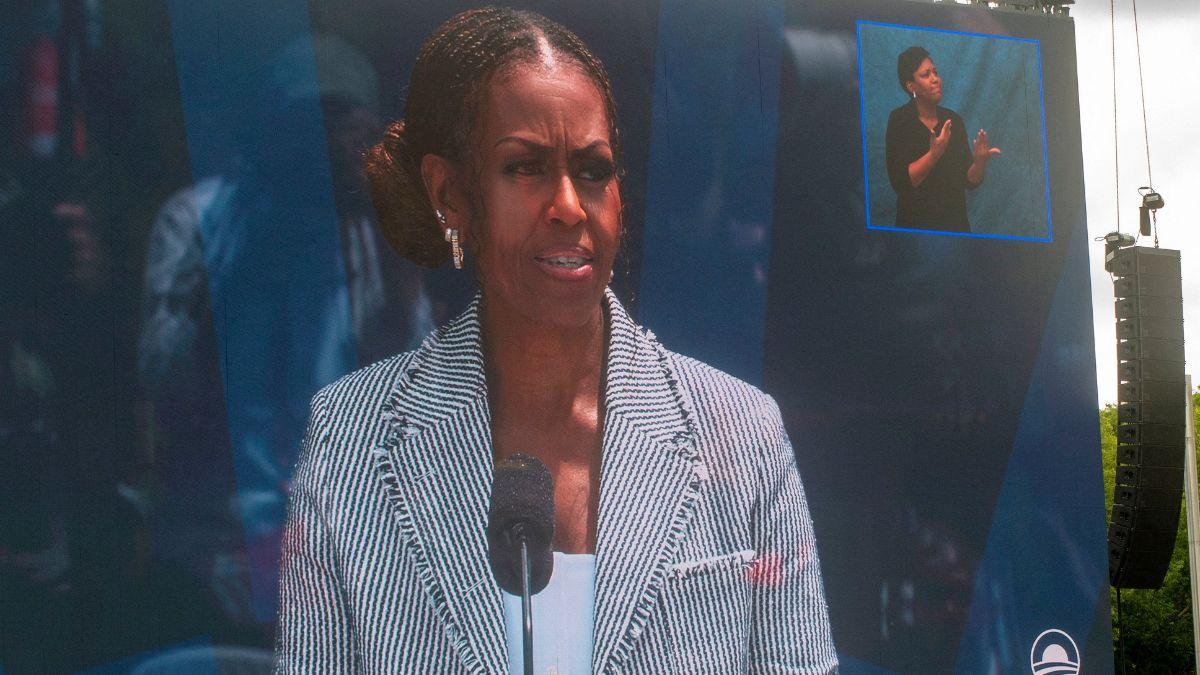 Michelle Obama's subtle Donald Trump Nobel Peace Prize jab has Hillary ...