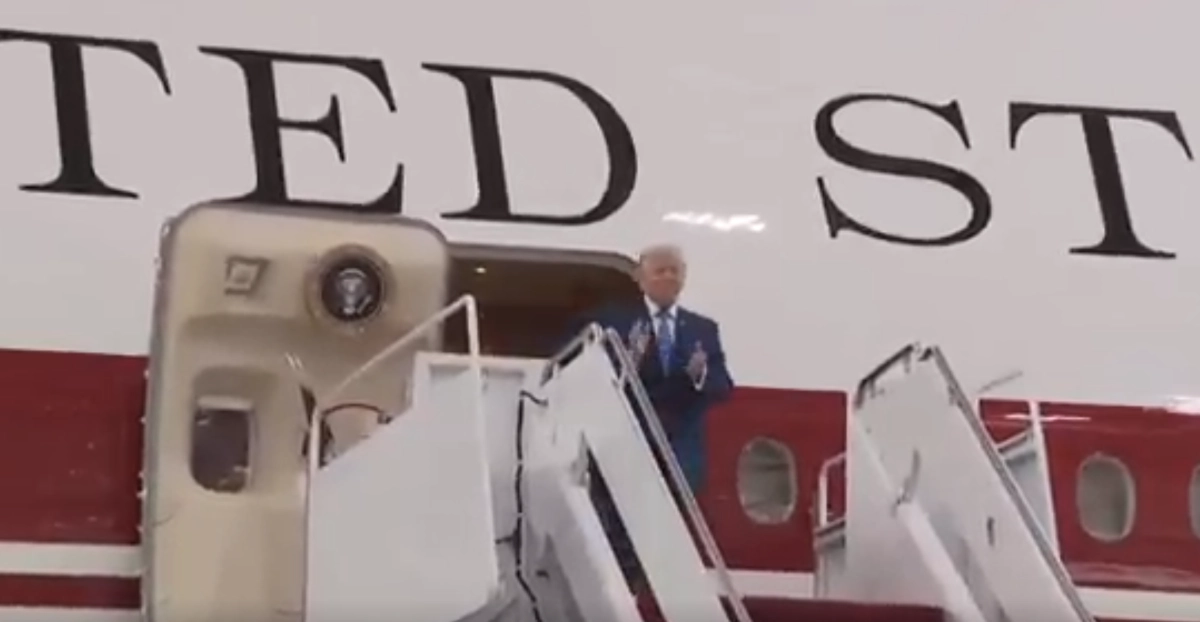 Trump ditches 'dangerous' new Air Force One after Iran threat