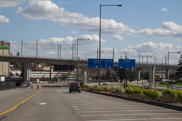 5 airport curbside details that can save a drop-off from chaos