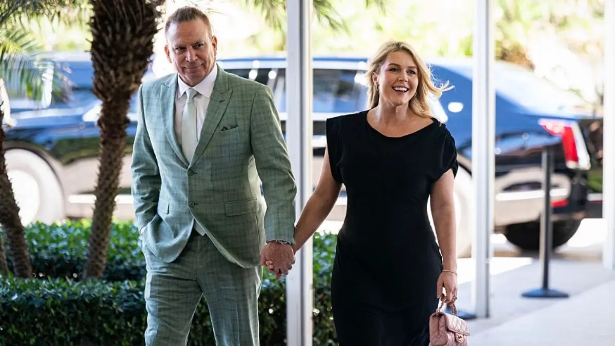 but-why-karoline-leavitt-flaunts-post-baby-body-in-new-photos-but