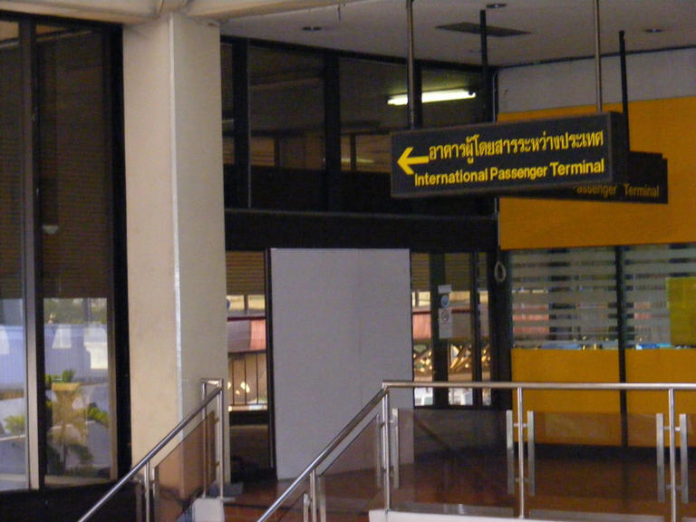 5 airport curbside details that can save a drop-off from chaos