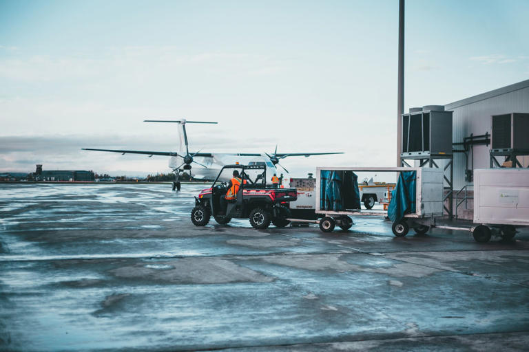 5 airport curbside details that can save a drop-off from chaos