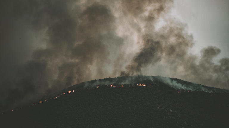The Max Fire briefly forced evacuations in Stevenson Ranch before crews ...