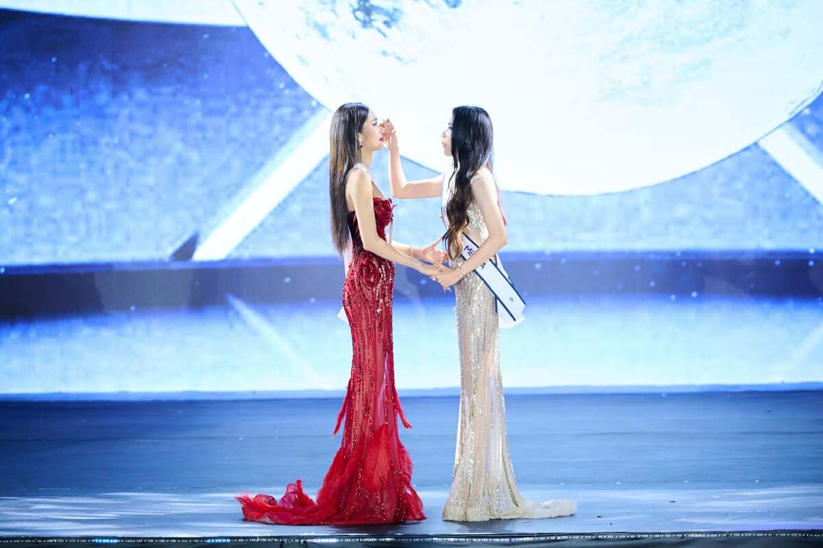Nam Anh vượt Nam Em thắng Miss Cosmo TP HCM