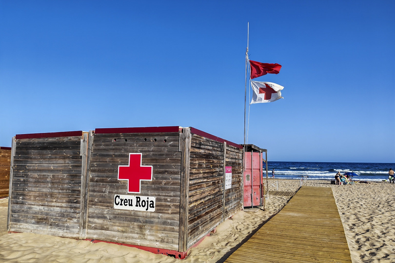 Un menor de 12 años muere ahogado en una playa de Tarragona y otros dos ...