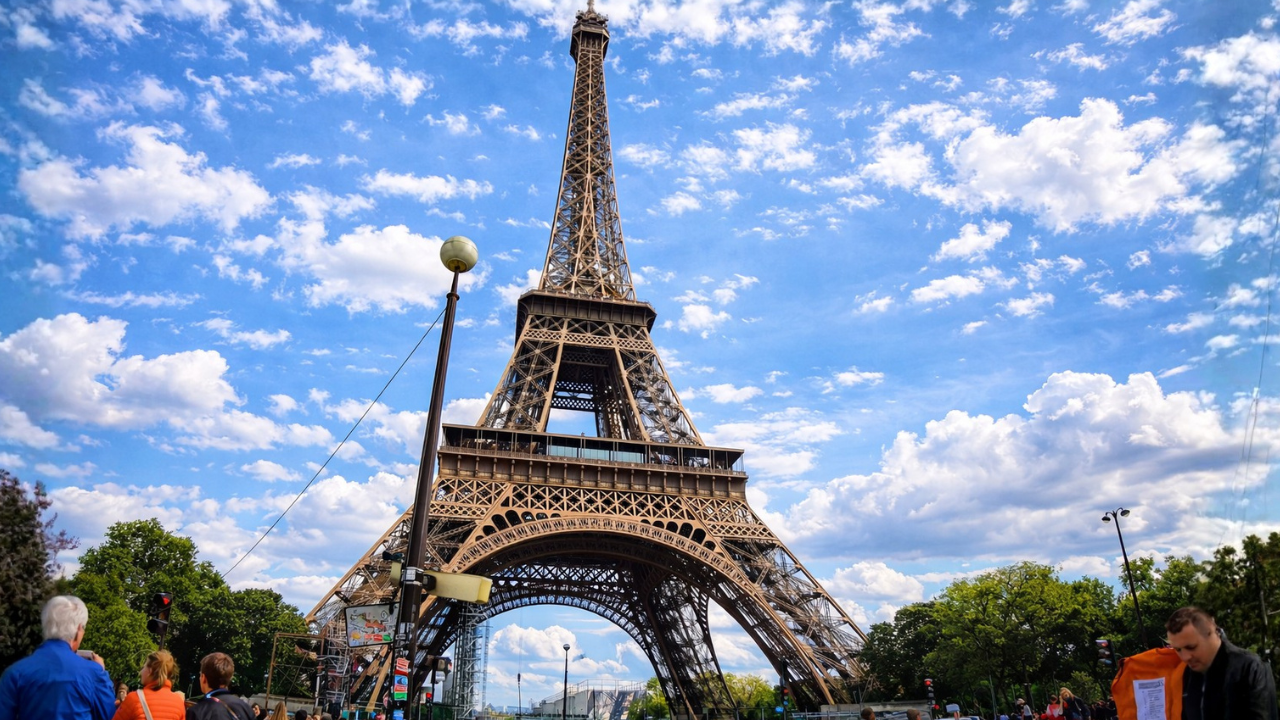 eiffel-tower-views-and-paris-city-walk-4k