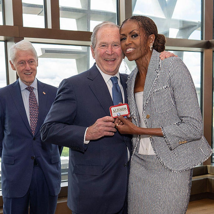 Bush and Michelle Obama revive Altoids tradition at Obama Center