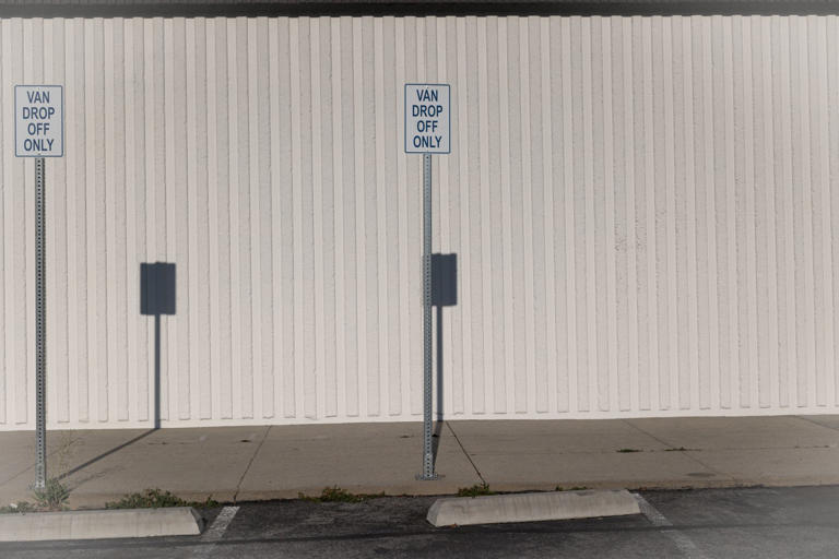 5 airport curbside details that can save a drop-off from chaos