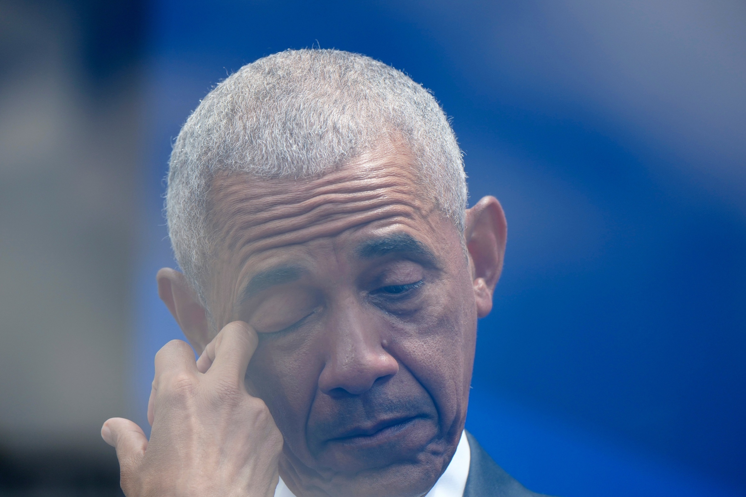 Ông Obama rơi nước mắt khi nghe bài phát biểu của vợ