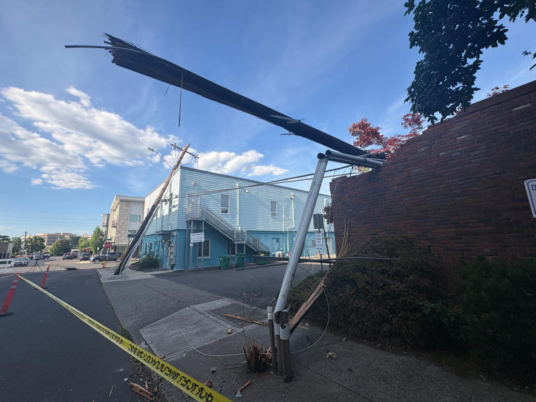 Semi-truck knocks down 7 power poles in Beaverton; 100+ lose electricity