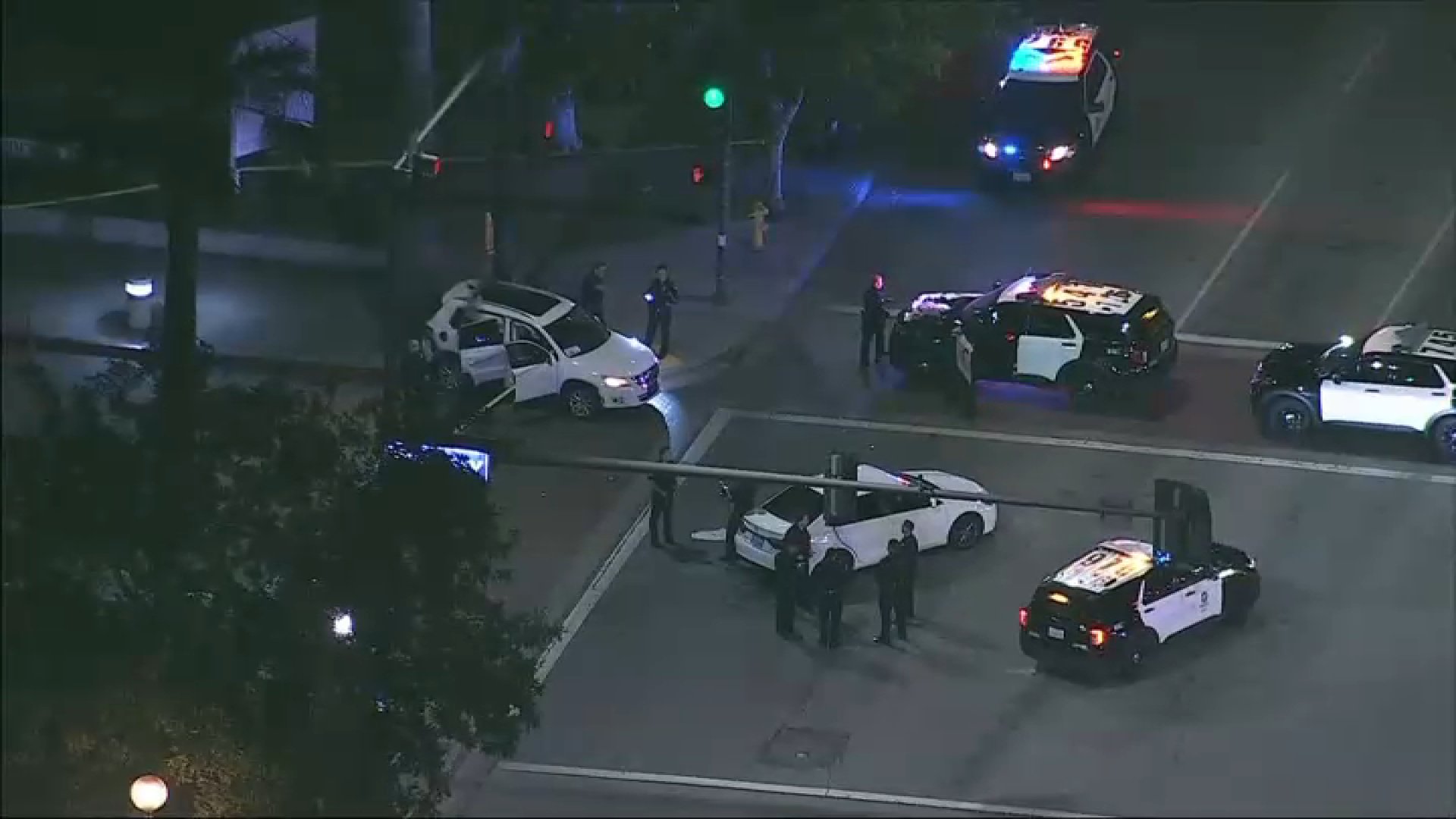 3 people in custody after pursuit from Sylmar ends in crash in Glendale
