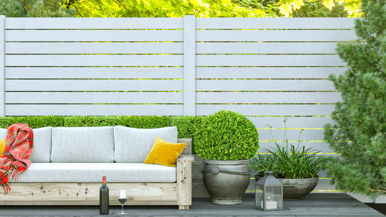 24 beautiful horizontal fence ideas to add privacy and style to your yard