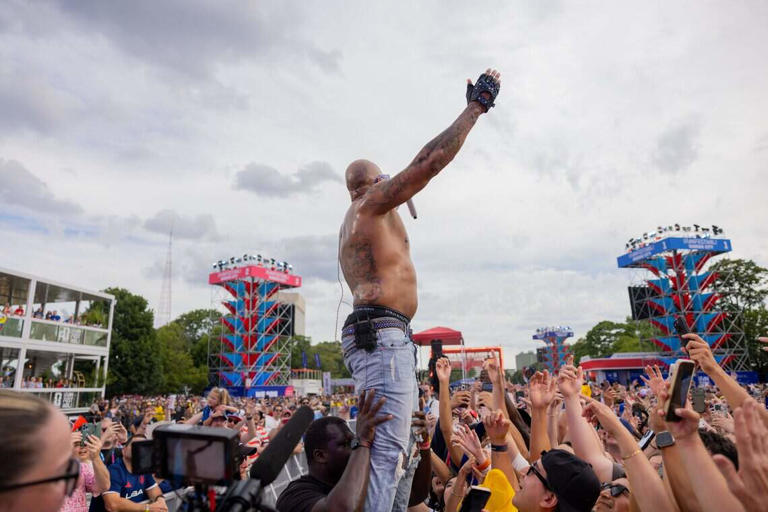 Photos: Flo Rida brought the 'apple bottom jeans, boots with the fur ...