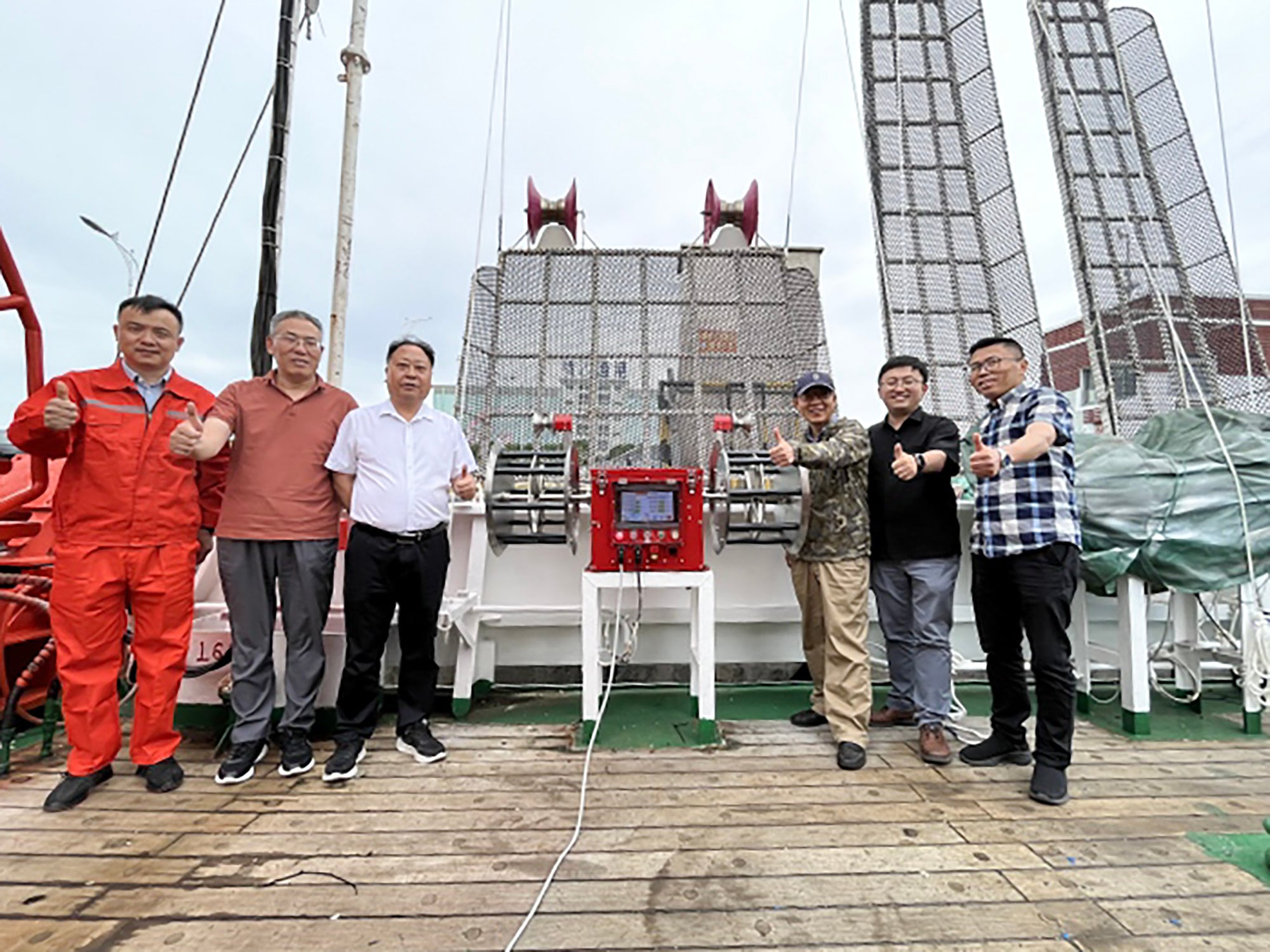 China puts world’s first smart squid fishing robot to the test