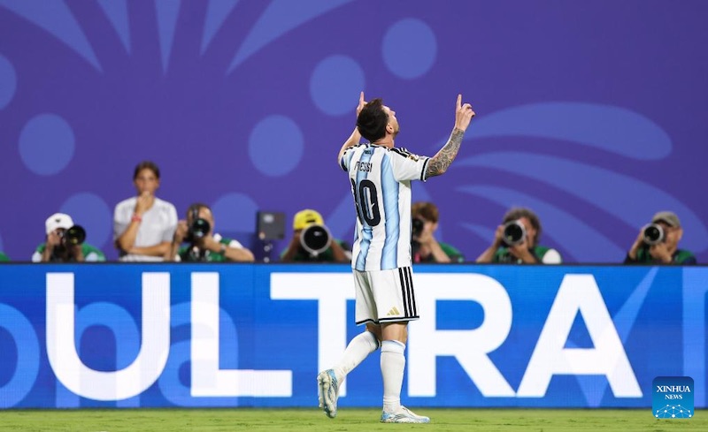 Nữ MC Argentina xin lỗi sau khi phát tán tin sai sự thật về bố của Messi