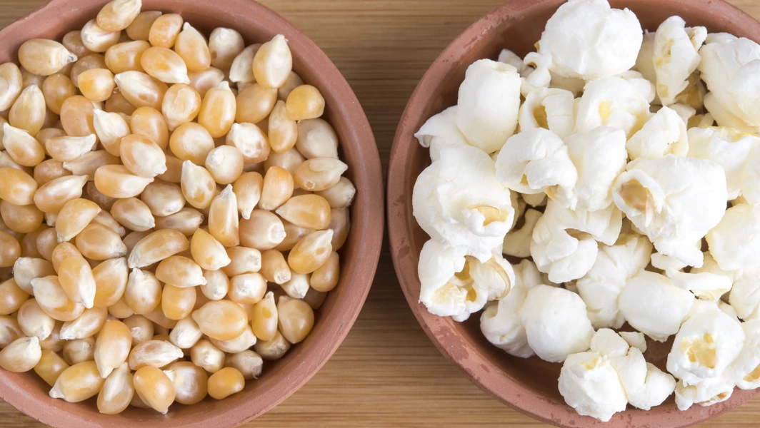 Popcorn vs rice cakes for smart snacking