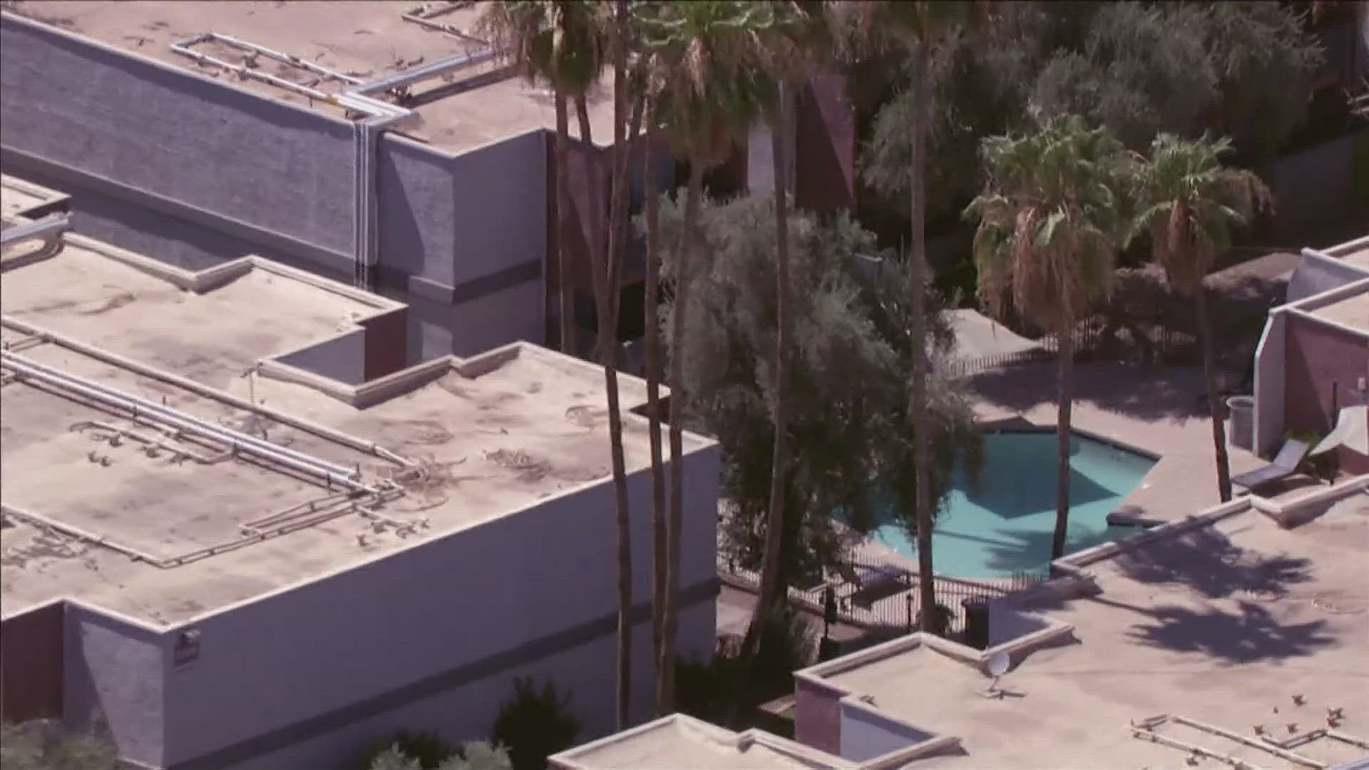 Man recounts the moment he pulled a 3-year-old boy from a Phoenix pool