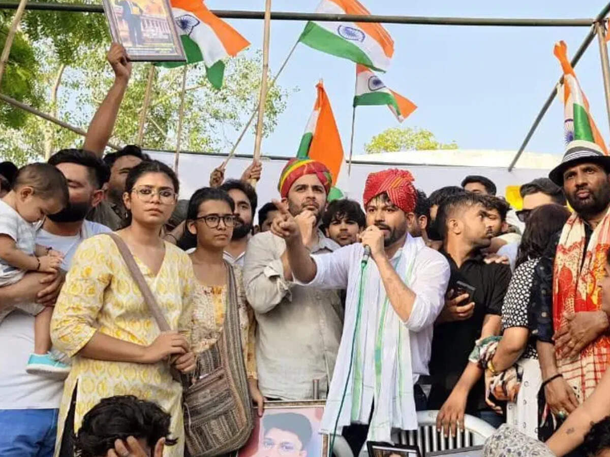 Youths rally in large numbers; bang plates, spoons to demand ...