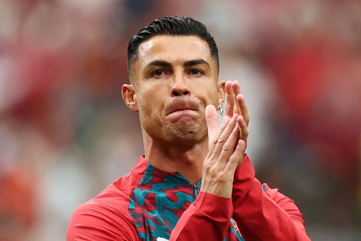Ronaldo hứng bão chỉ trích, cầu thủ Bồ Đào Nha lên tiếng