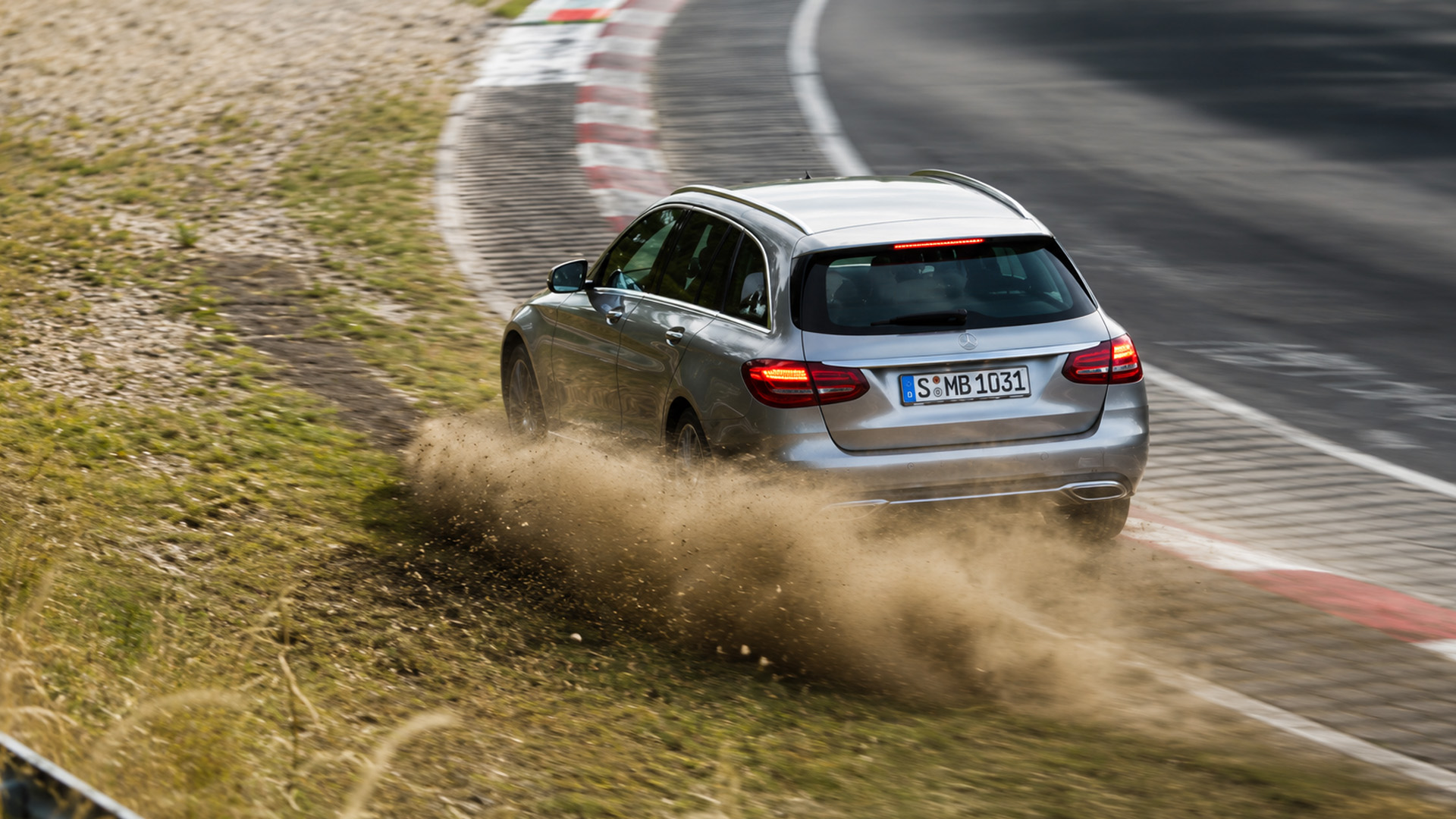 Mercedes-Benz C Class nearly crashes on Nordschleife