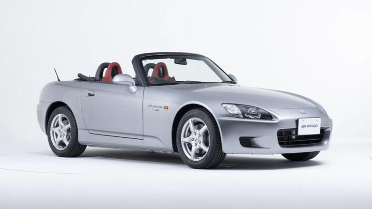This 679-mile Honda S2000 is a 9,000-RPM time capsule