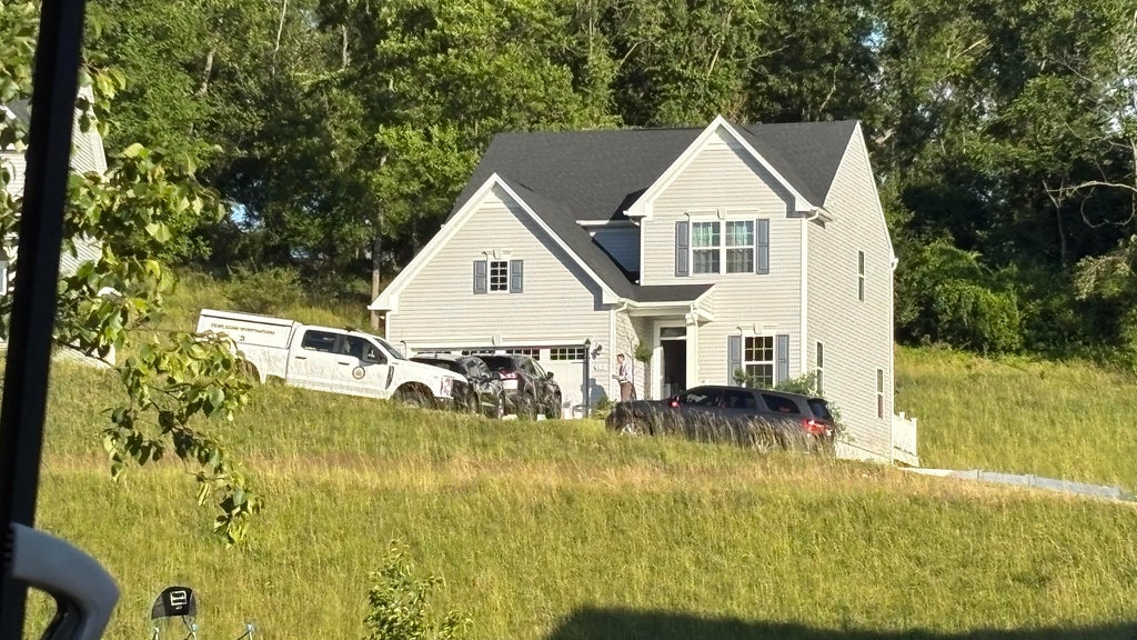 Son fatally stabbed father in Pittsburgh-area home before fleeing to ...