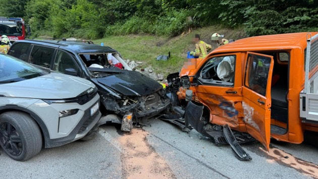 Gleich mehrere Fahrzeuge waren an dem Unfall beteiligt.