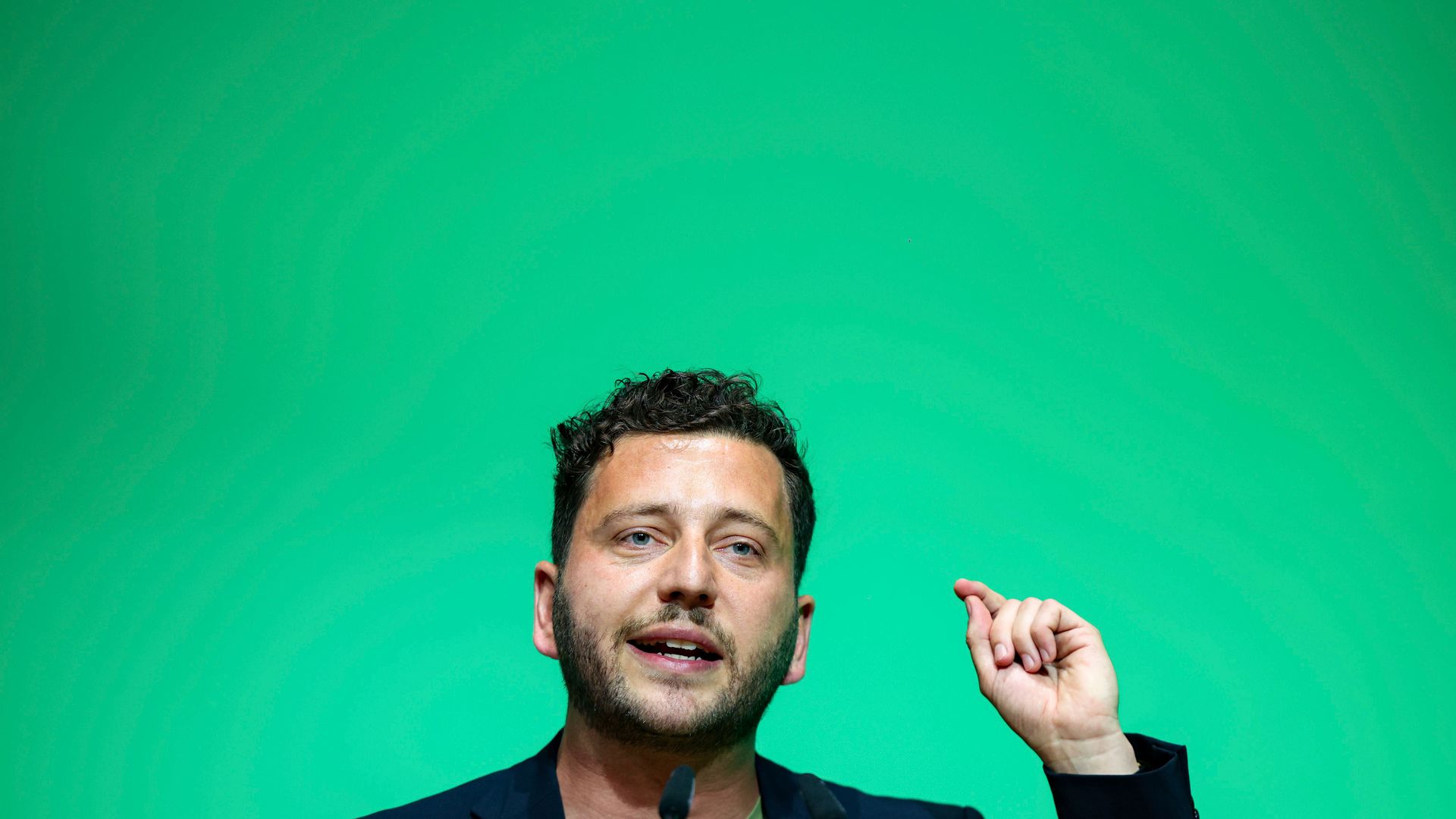 Grüne: Felix Banaszak attackiert Friedrich Merz mit derben Worten