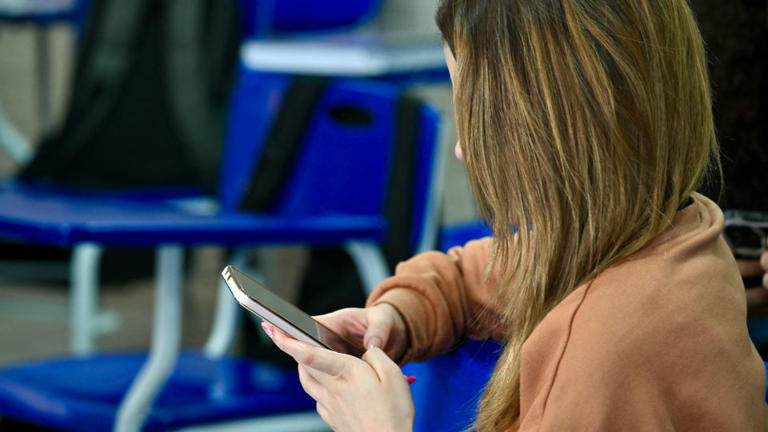 Hackers suspected to be behind unauthorized alert sent to cell phones ...