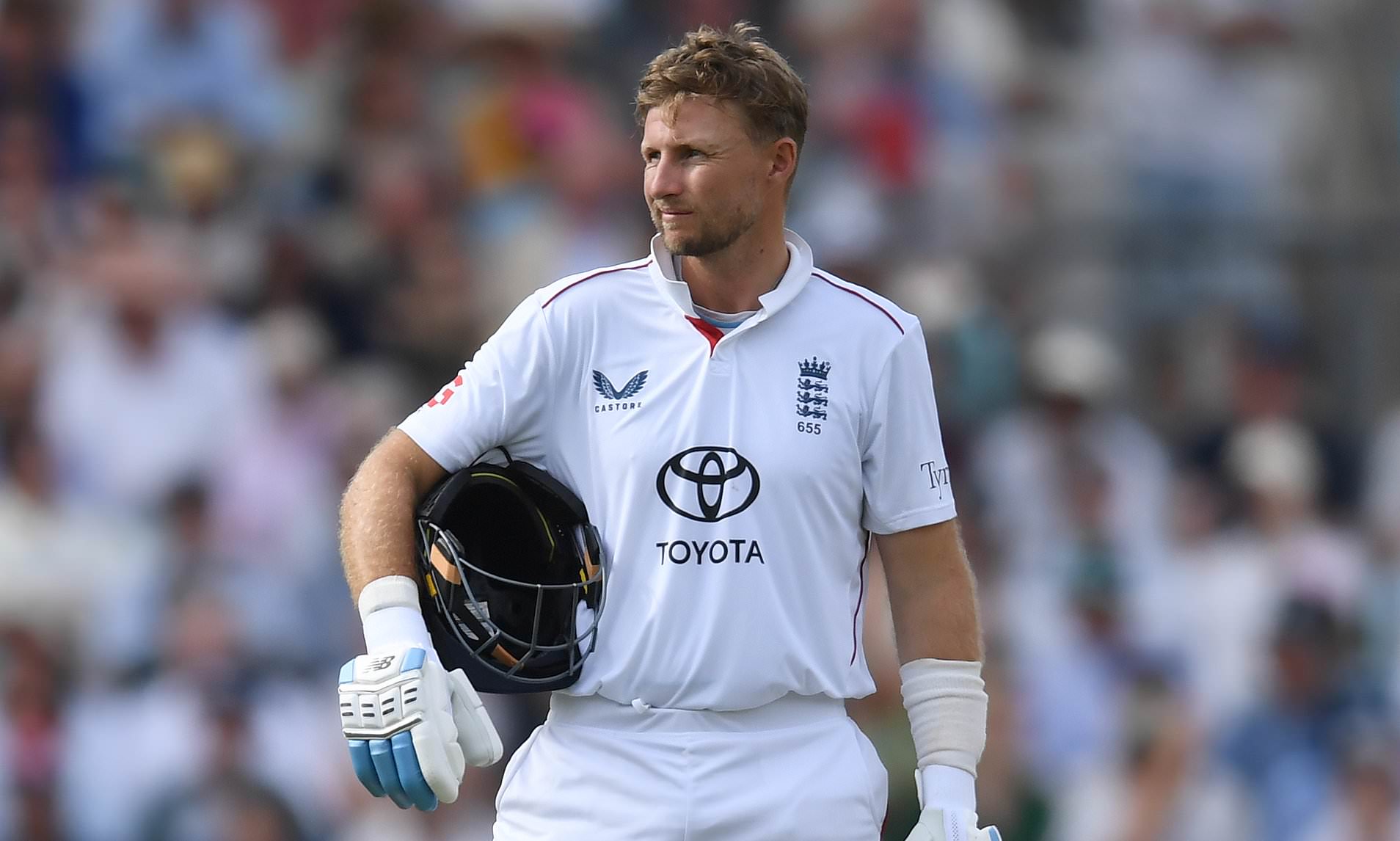 Joe Root joins Sachin Tendulkar in 14,000 club but milestone cannot mask England gloom