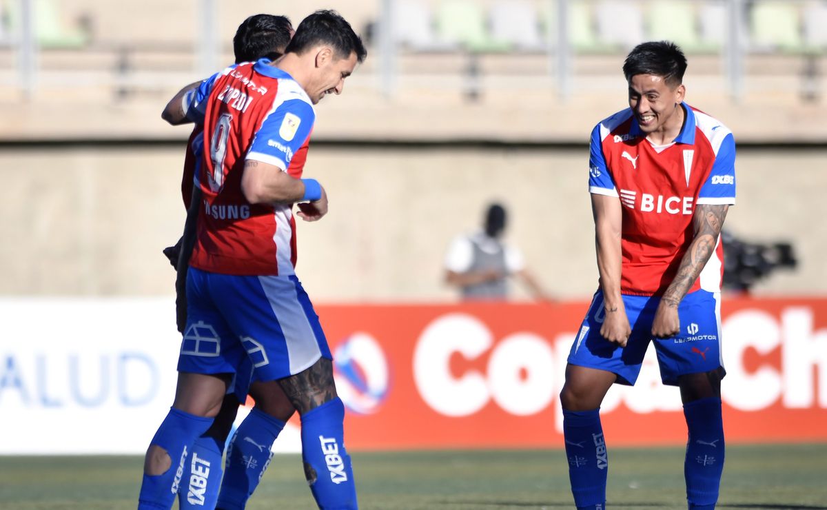Universidad Católica goleó a Deportes Copiapó en su debut de Copa Chile