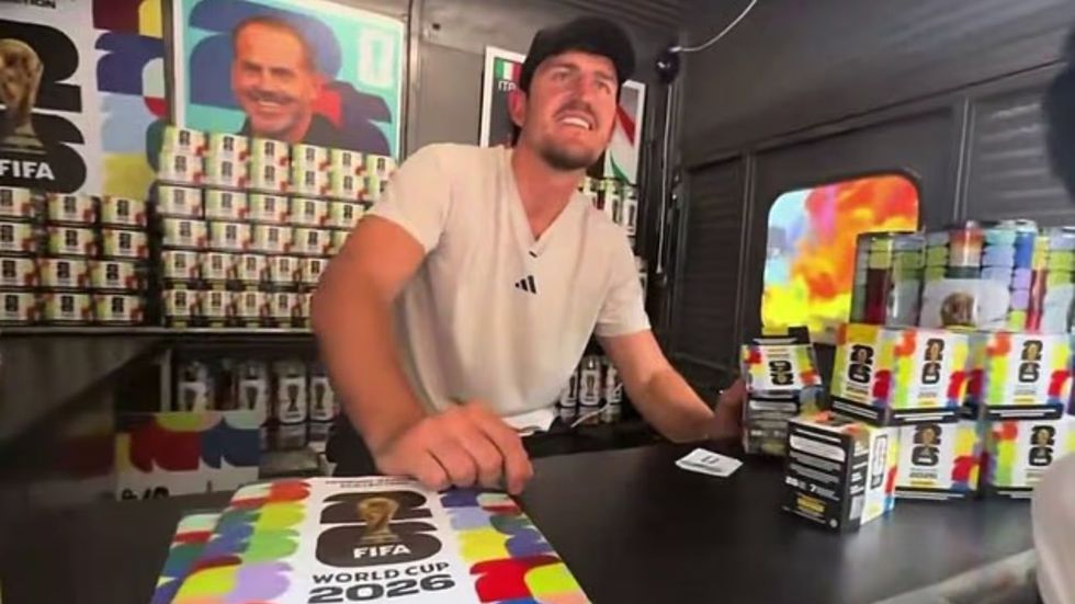 Harry Maguire spotted in New York selling Panini stickers after being ...