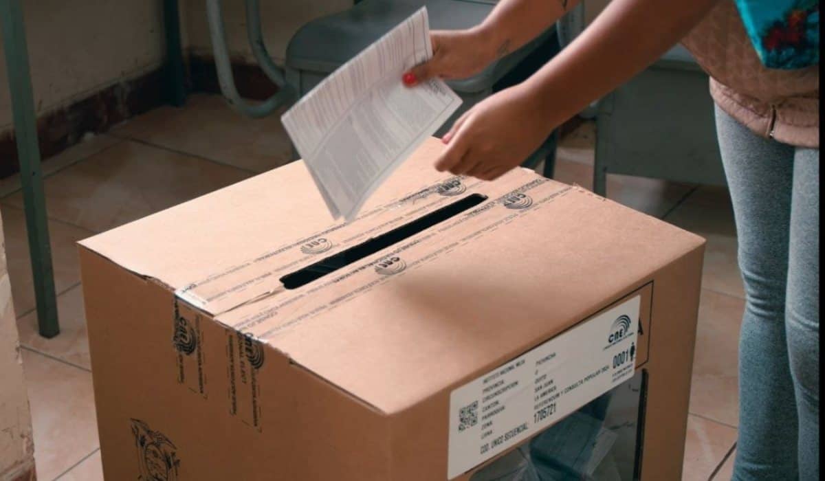 ¿Qué podría pasar si mañana gana el voto en blanco en Colombia ...