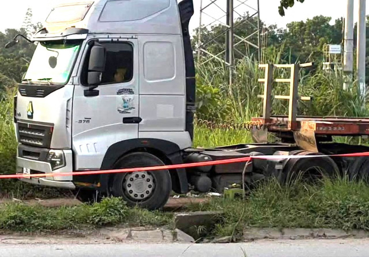 Thái Nguyên: Công an điều tra vụ tài xế tử vong nghi tụt xuống hố ga