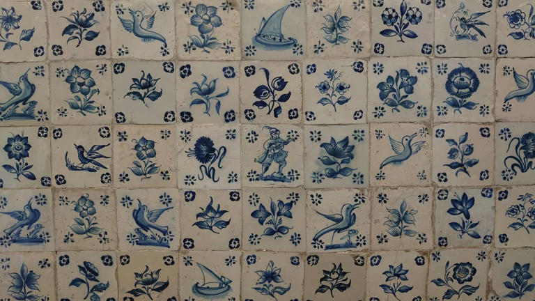 Learn to create affordable DIY Delft tiles for a stunning grandma chic look