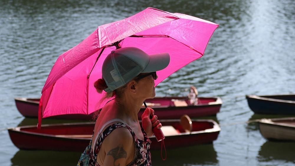 Red extreme weather warning in place for London and south-east England ...