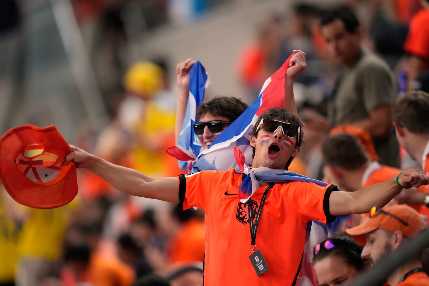 Orange crush: Dutch soccer fans cling to hope that World Cup drought ...